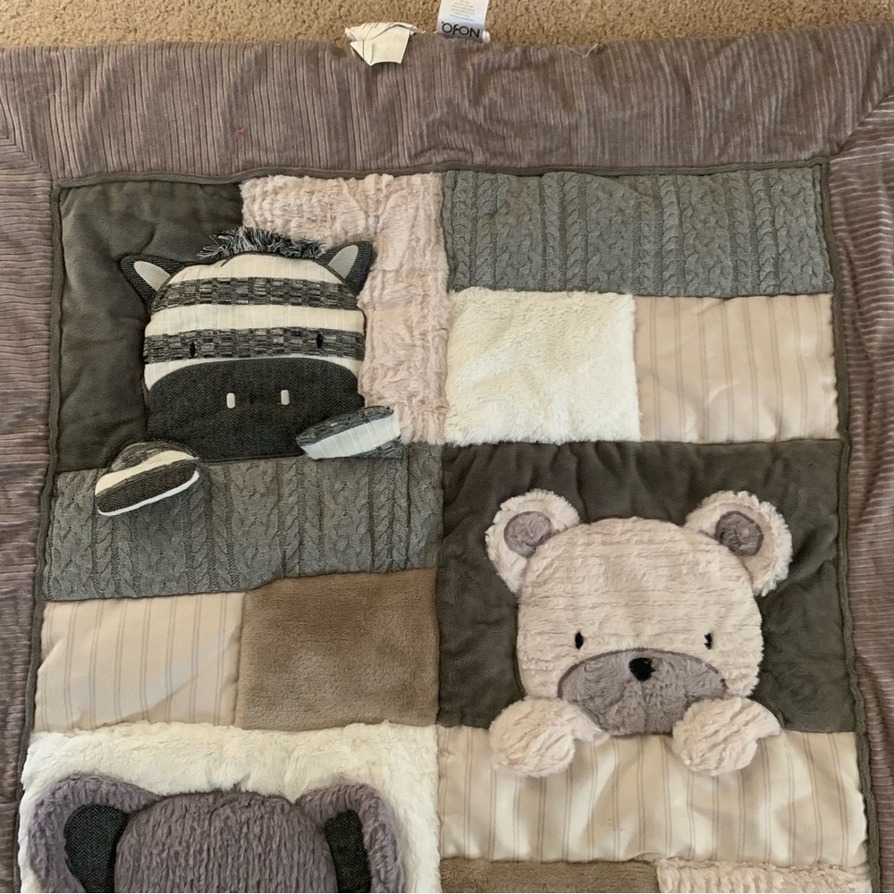 Adorable‎ Animal Friends Patchwork Quilt - Gray, Cream, Tan - Picture 4 of 7